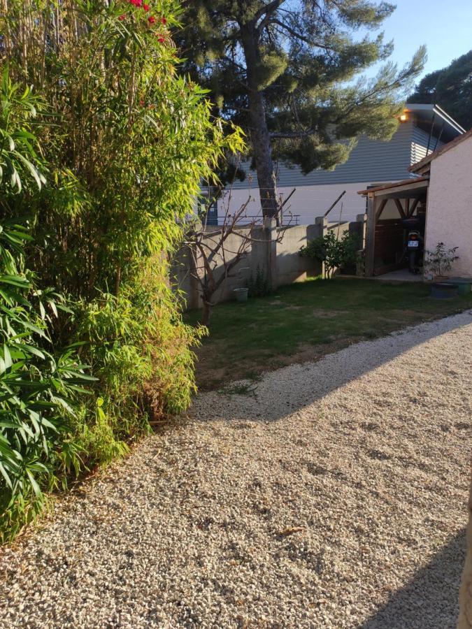 Joli Studio Au Calme Toulon Exterior photo